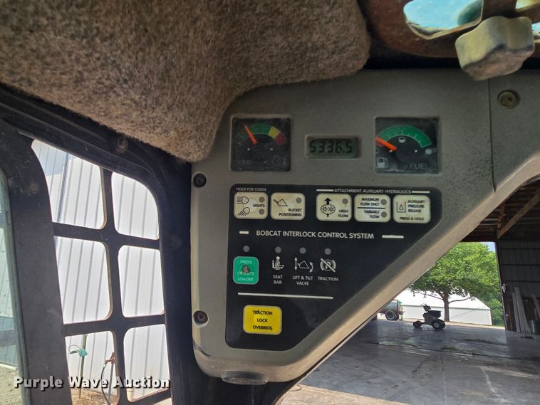 image for item DQ4485 2003 Bobcat T300 skid steer loader