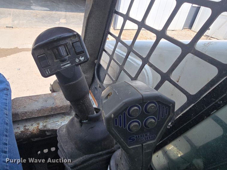 image for item DQ4485 2003 Bobcat T300 skid steer loader