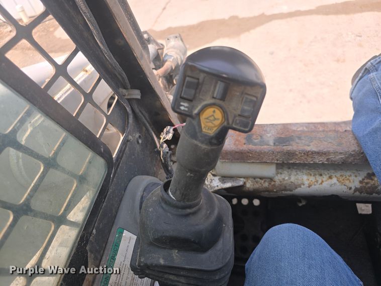 image for item DQ4485 2003 Bobcat T300 skid steer loader