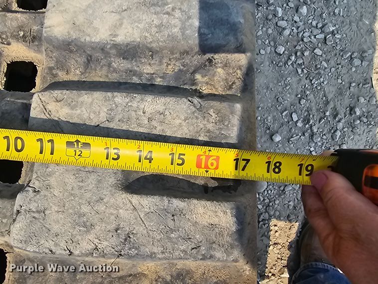 image for item DQ4485 2003 Bobcat T300 skid steer loader