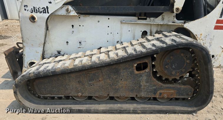 image for item DQ4485 2003 Bobcat T300 skid steer loader