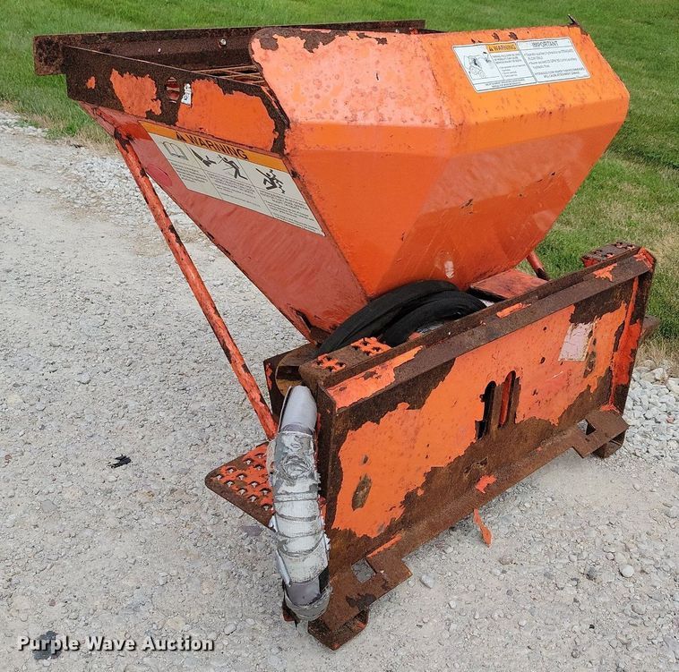image for item DR4371 2008 Bobcat HS8 skid steer spreader