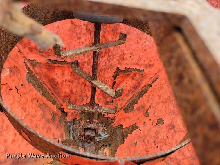 image for item DR4371 2008 Bobcat HS8 skid steer spreader