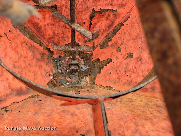 image for item DR4371 2008 Bobcat HS8 skid steer spreader