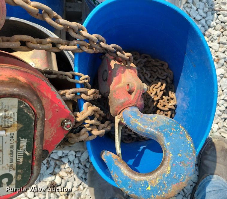 image for item DR4375 (8) Weitz chain hoists