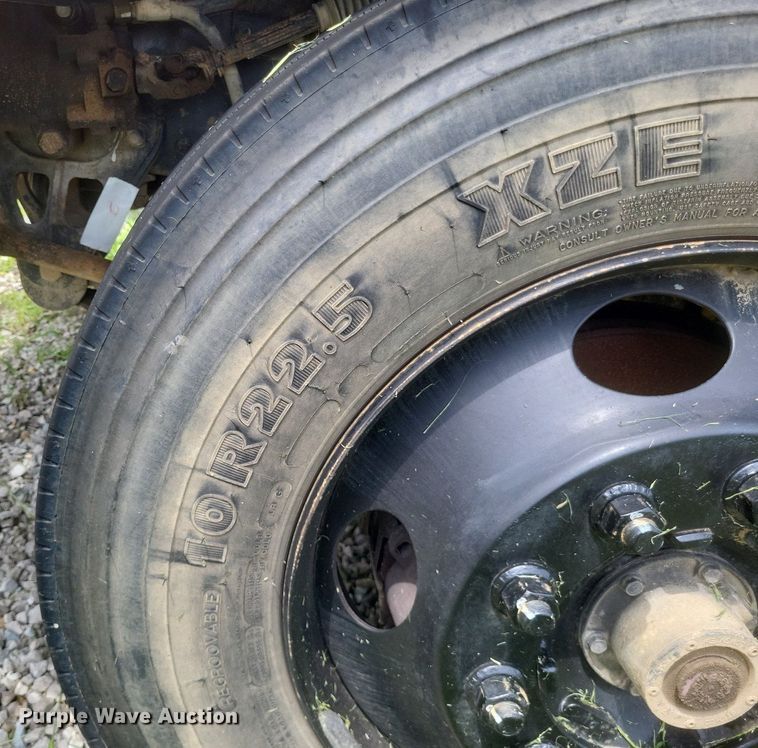 image for item DR4886 2006 Bluebird school bus