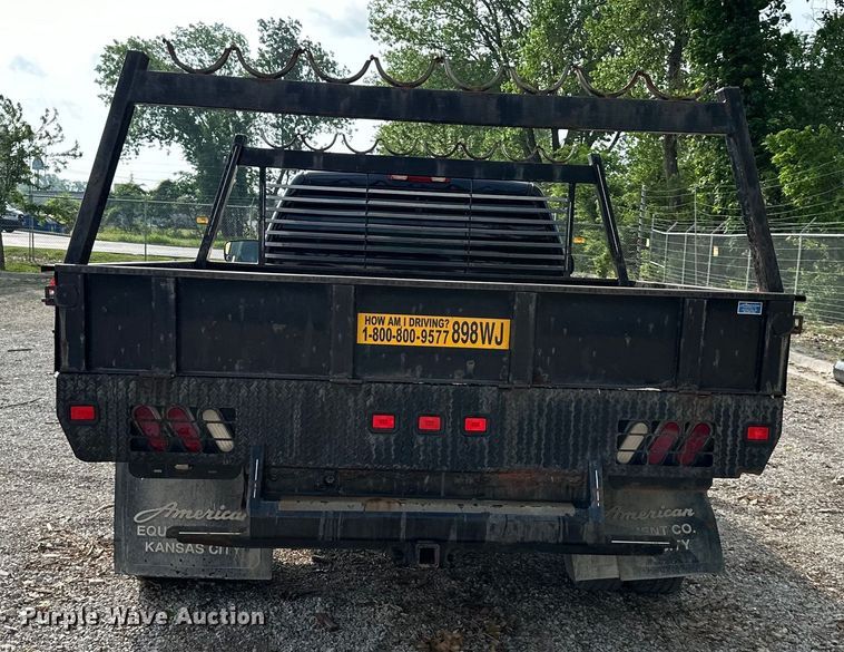 image for item DS4165 2003 Chevrolet  Silverado 3500 Crew Cab flatbed pickup truck