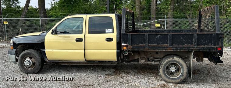 image for item DS4165 2003 Chevrolet  Silverado 3500 Crew Cab flatbed pickup truck
