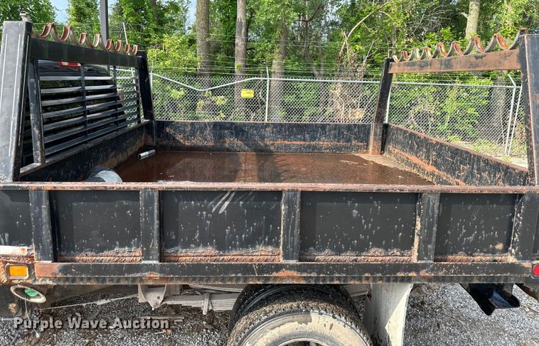 image for item DS4165 2003 Chevrolet  Silverado 3500 Crew Cab flatbed pickup truck