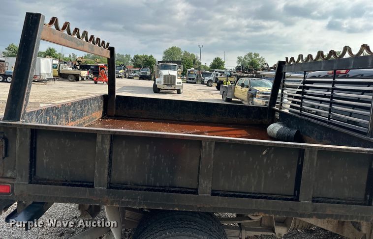 image for item DS4165 2003 Chevrolet  Silverado 3500 Crew Cab flatbed pickup truck