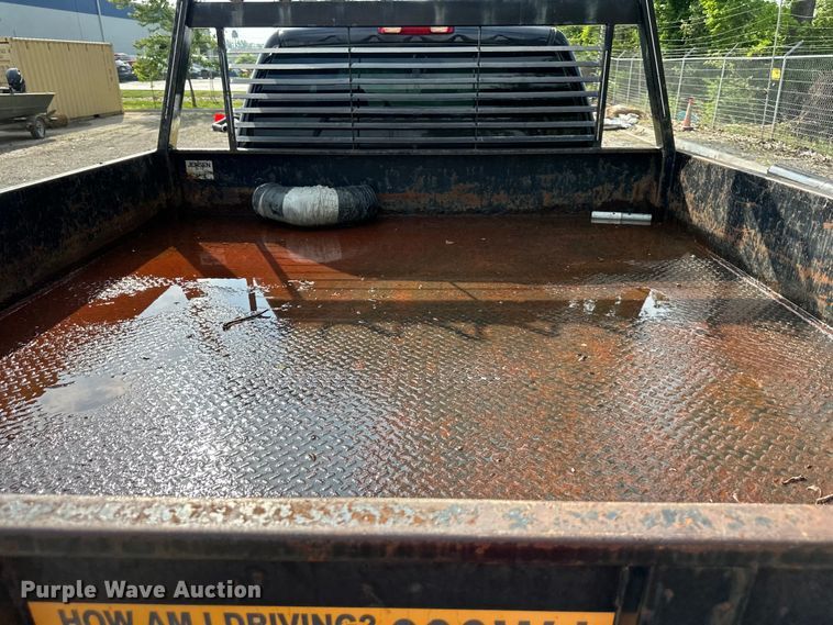 image for item DS4165 2003 Chevrolet  Silverado 3500 Crew Cab flatbed pickup truck