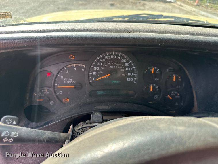 image for item DS4165 2003 Chevrolet  Silverado 3500 Crew Cab flatbed pickup truck