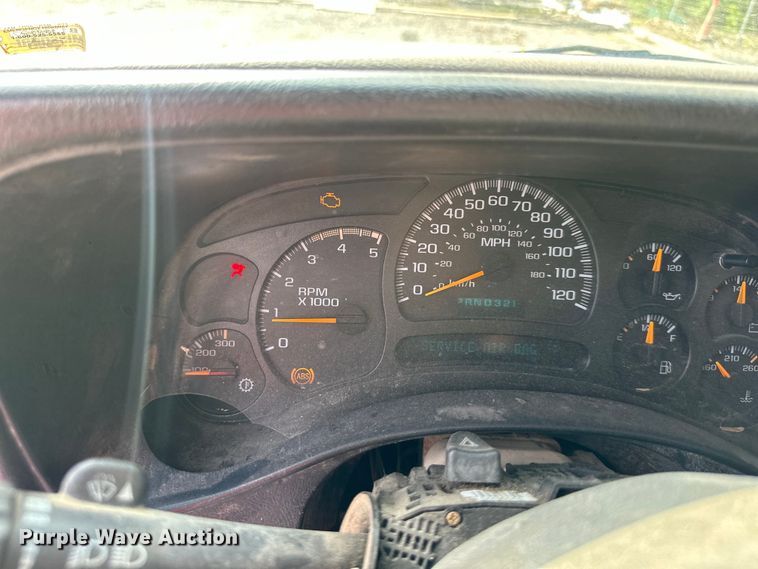 image for item DS4165 2003 Chevrolet  Silverado 3500 Crew Cab flatbed pickup truck