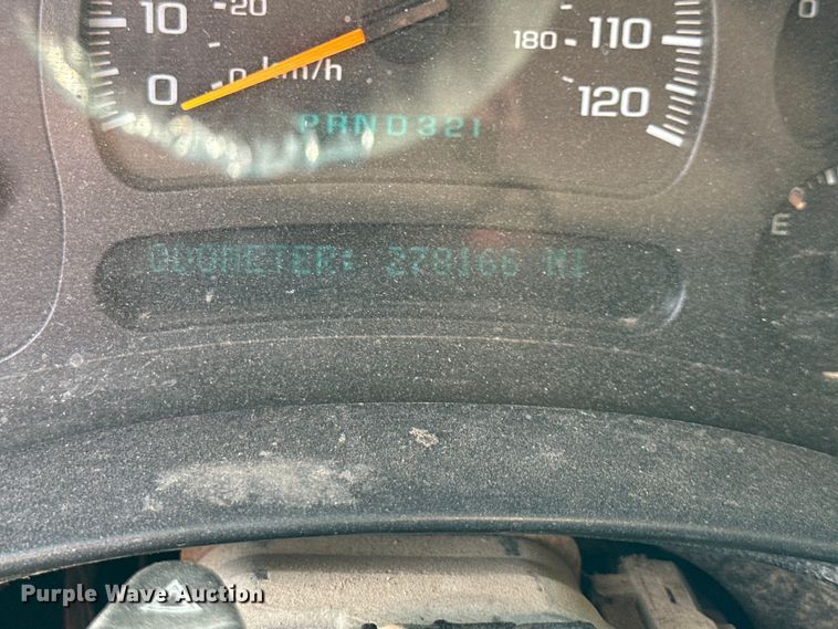 image for item DS4165 2003 Chevrolet  Silverado 3500 Crew Cab flatbed pickup truck