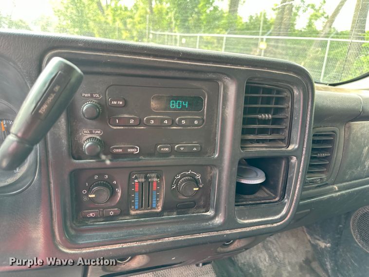 image for item DS4165 2003 Chevrolet  Silverado 3500 Crew Cab flatbed pickup truck