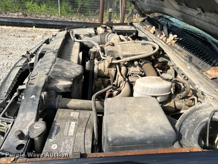 image for item DS4165 2003 Chevrolet  Silverado 3500 Crew Cab flatbed pickup truck