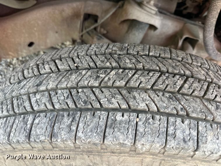 image for item DS4165 2003 Chevrolet  Silverado 3500 Crew Cab flatbed pickup truck