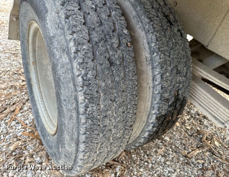 image for item DS4165 2003 Chevrolet  Silverado 3500 Crew Cab flatbed pickup truck