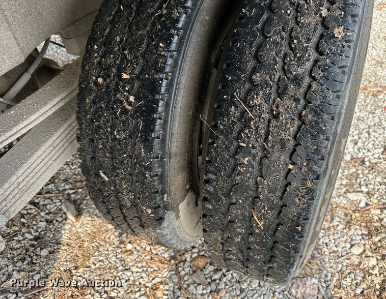 image for item DS4165 2003 Chevrolet  Silverado 3500 Crew Cab flatbed pickup truck