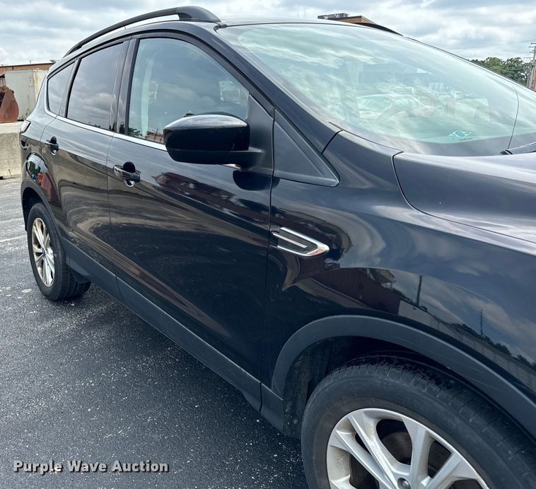 image for item DV5810 2017 Ford  Escape SE SUV