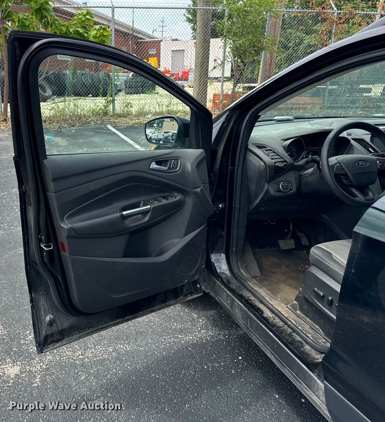 image for item DV5810 2017 Ford  Escape SE SUV