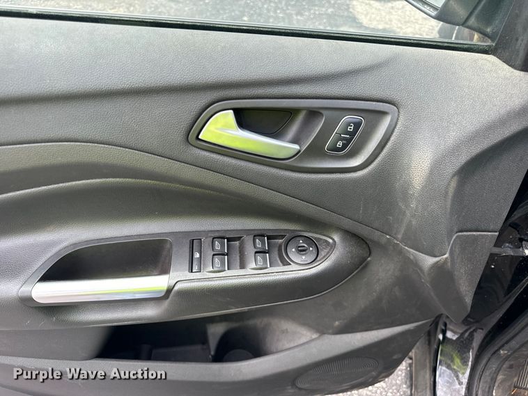 image for item DV5810 2017 Ford  Escape SE SUV