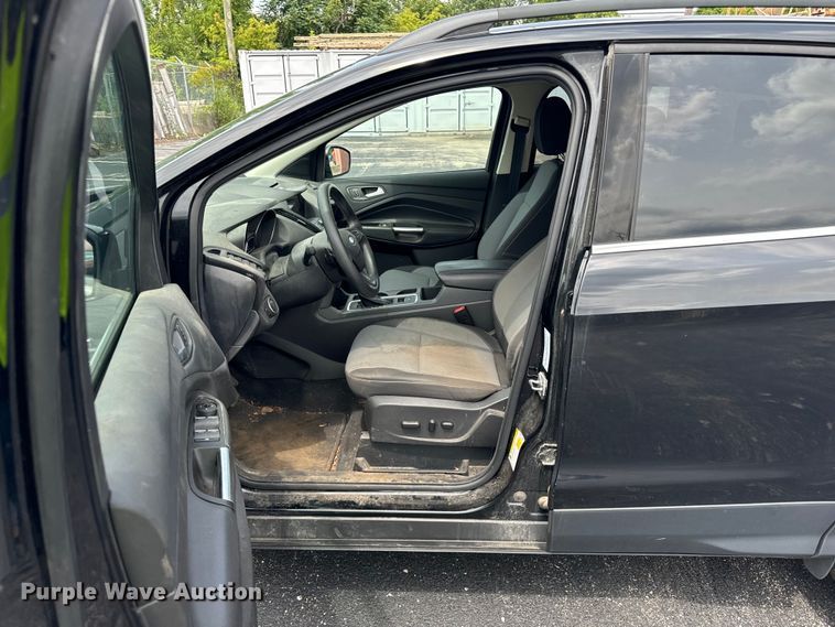 image for item DV5810 2017 Ford  Escape SE SUV