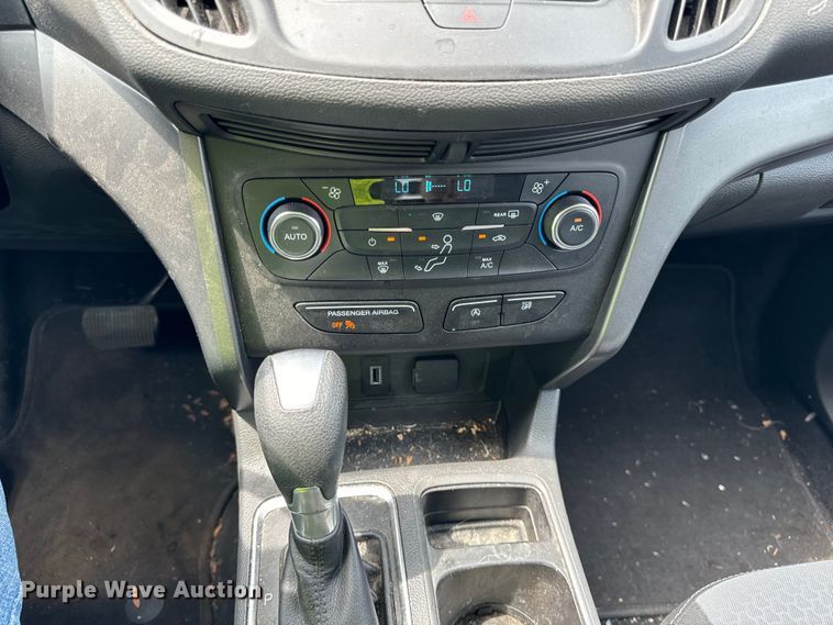 image for item DV5810 2017 Ford  Escape SE SUV