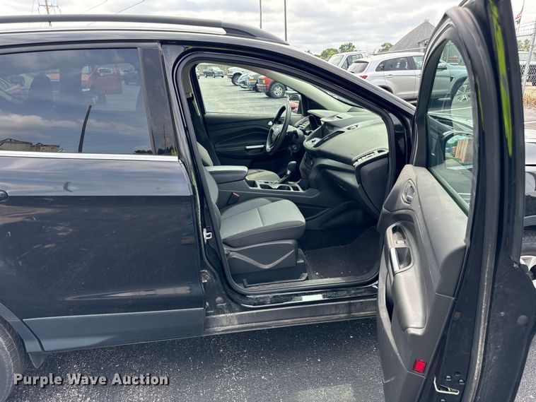 image for item DV5810 2017 Ford  Escape SE SUV