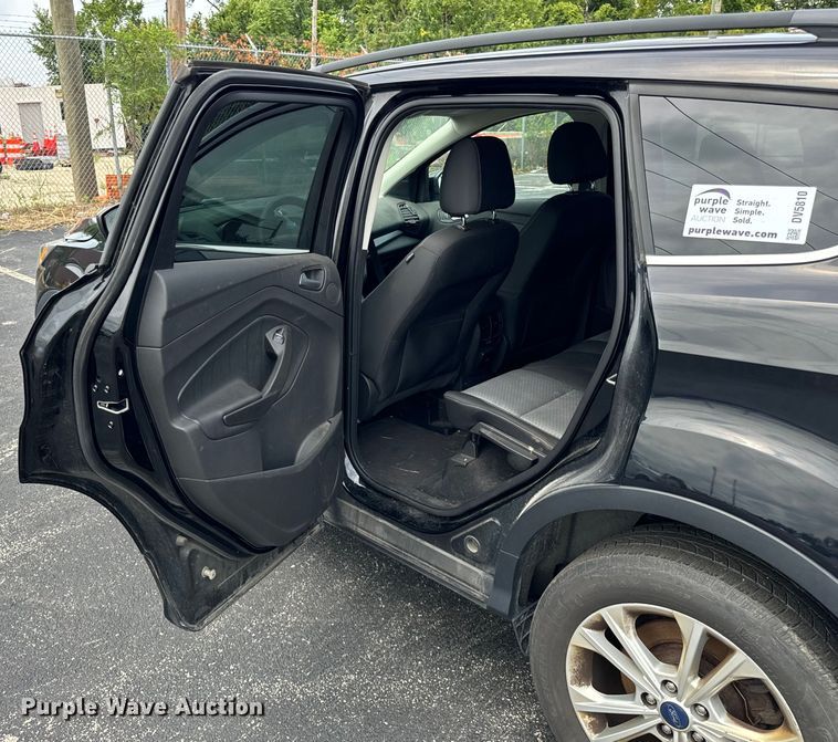 image for item DV5810 2017 Ford  Escape SE SUV