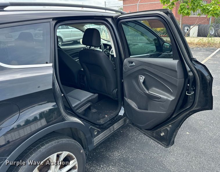 image for item DV5810 2017 Ford  Escape SE SUV