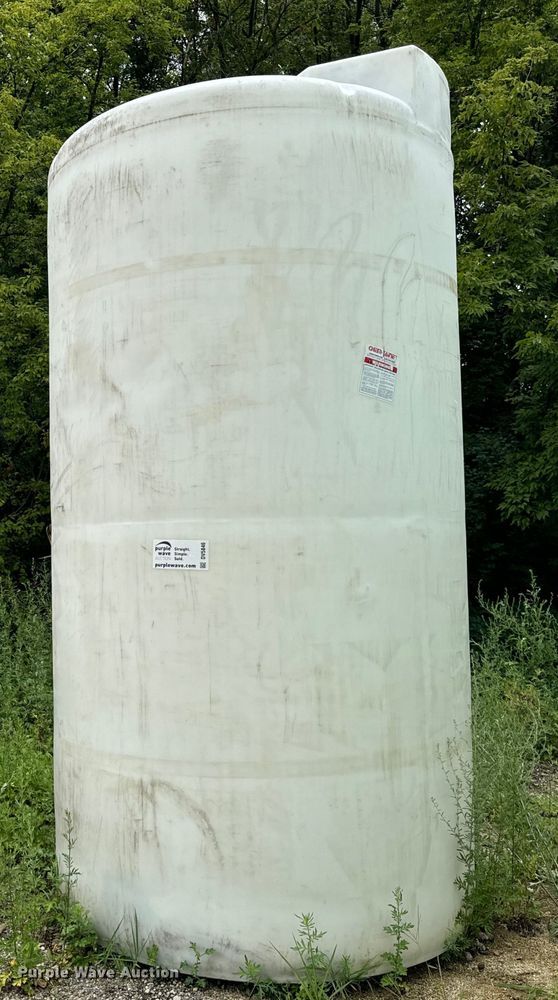 image for item DV5846 (2) poly tanks 