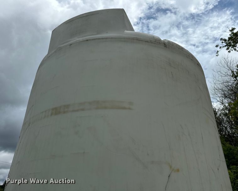 image for item DV5846 (2) poly tanks 