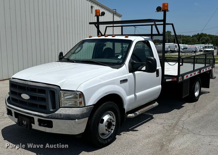 image for item DX0962 2007 Ford F350 Super Duty XL flatbed pickup truck