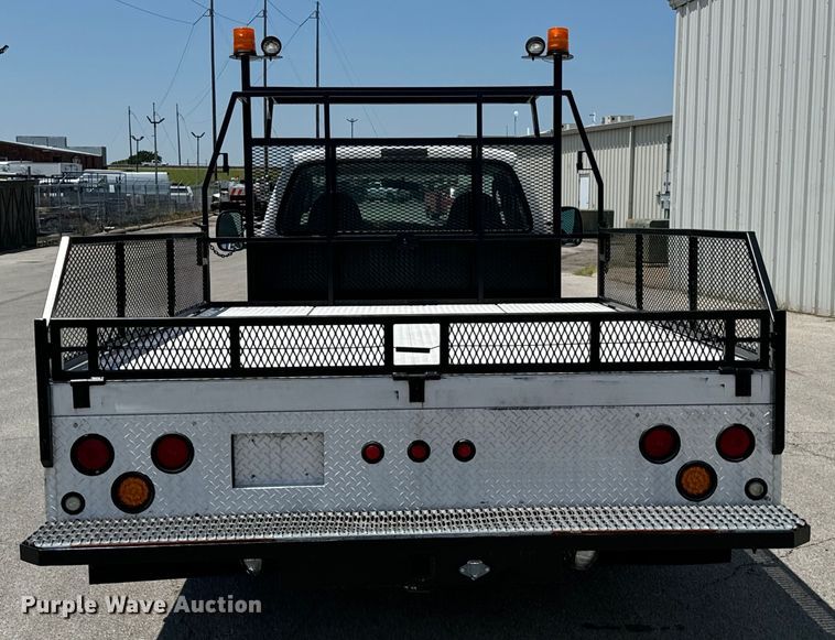 image for item DX0962 2007 Ford F350 Super Duty XL flatbed pickup truck