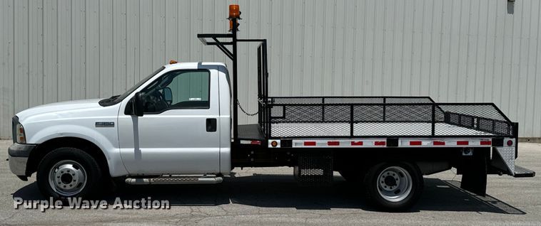 image for item DX0962 2007 Ford F350 Super Duty XL flatbed pickup truck