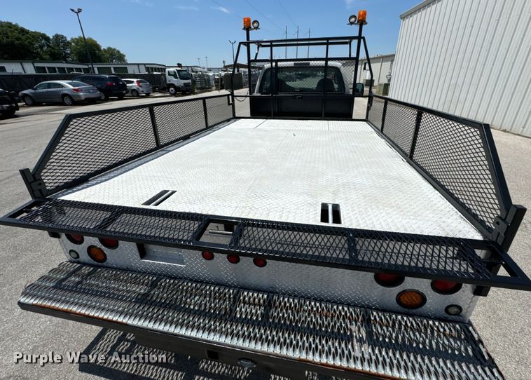 image for item DX0962 2007 Ford F350 Super Duty XL flatbed pickup truck