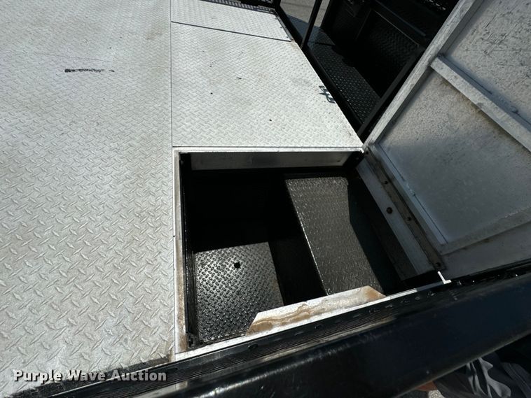 image for item DX0962 2007 Ford F350 Super Duty XL flatbed pickup truck