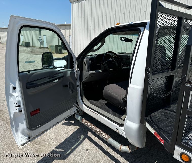 image for item DX0962 2007 Ford F350 Super Duty XL flatbed pickup truck