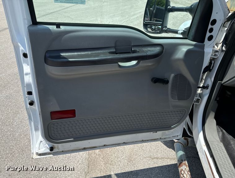 image for item DX0962 2007 Ford F350 Super Duty XL flatbed pickup truck