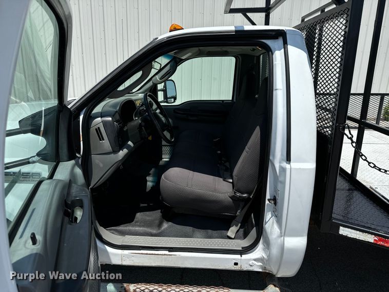 image for item DX0962 2007 Ford F350 Super Duty XL flatbed pickup truck