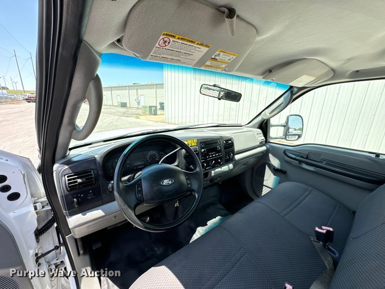 image for item DX0962 2007 Ford F350 Super Duty XL flatbed pickup truck