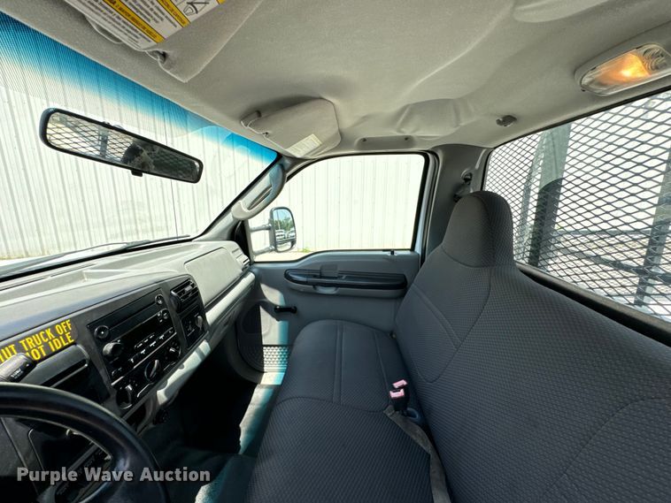 image for item DX0962 2007 Ford F350 Super Duty XL flatbed pickup truck