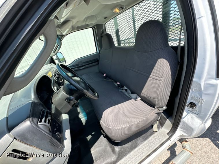 image for item DX0962 2007 Ford F350 Super Duty XL flatbed pickup truck