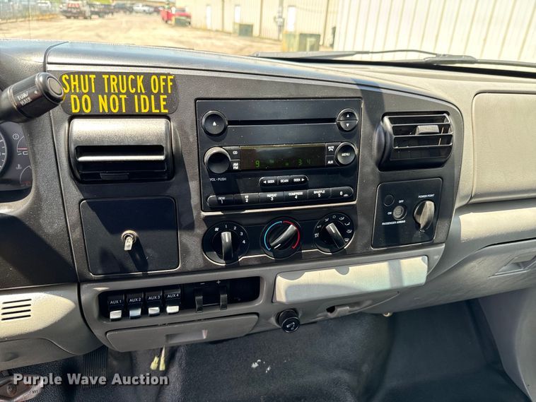 image for item DX0962 2007 Ford F350 Super Duty XL flatbed pickup truck