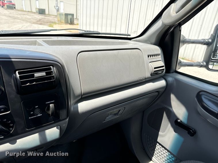 image for item DX0962 2007 Ford F350 Super Duty XL flatbed pickup truck