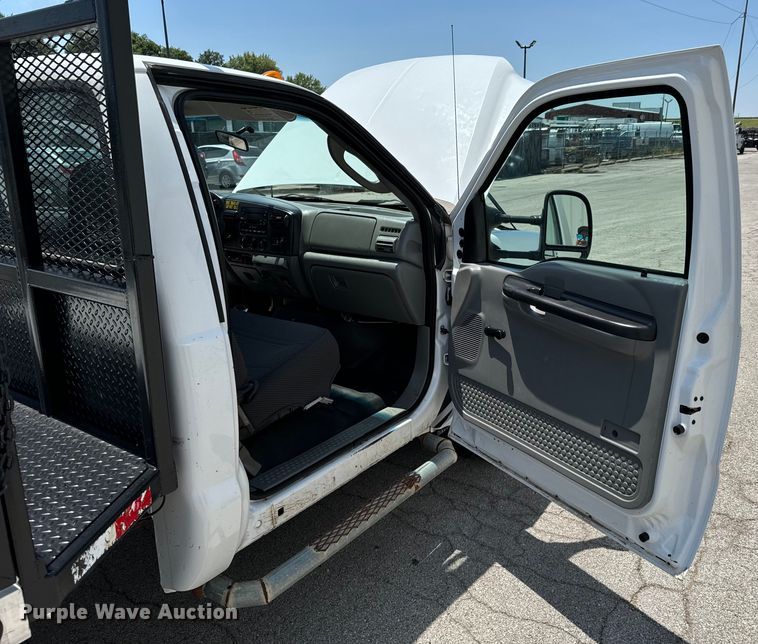 image for item DX0962 2007 Ford F350 Super Duty XL flatbed pickup truck