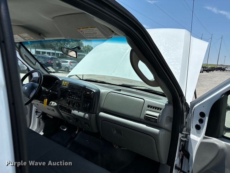 image for item DX0962 2007 Ford F350 Super Duty XL flatbed pickup truck