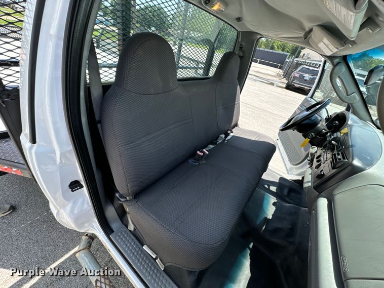 image for item DX0962 2007 Ford F350 Super Duty XL flatbed pickup truck