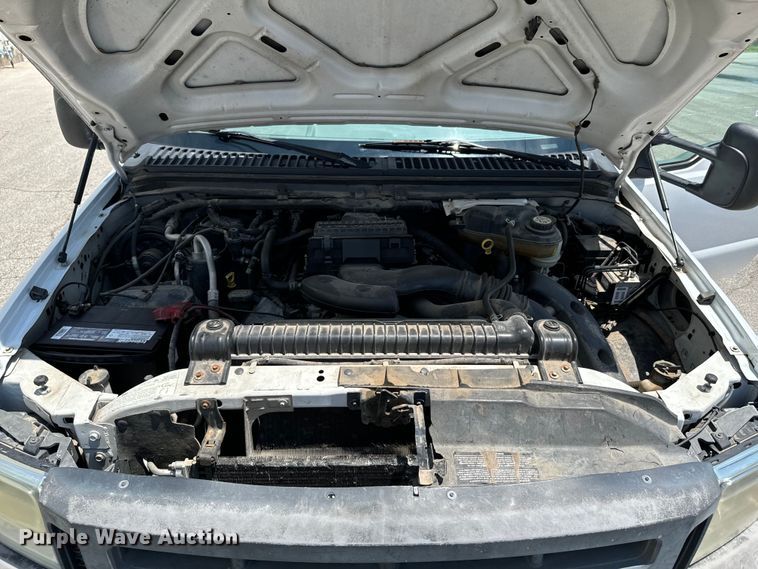 image for item DX0962 2007 Ford F350 Super Duty XL flatbed pickup truck